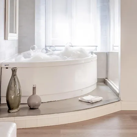 Corso 107 Wellness & בית הארחה 4*