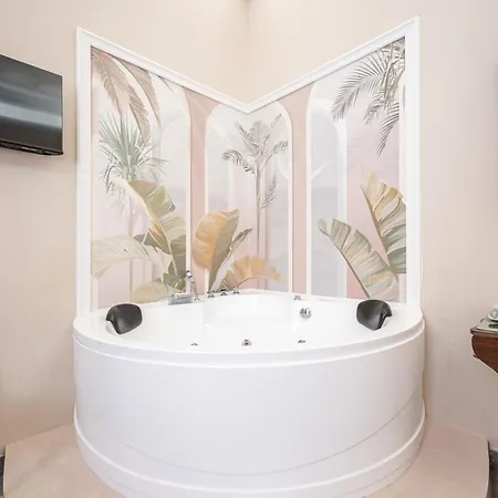 Corso 107 Wellness & בית הארחה 4*